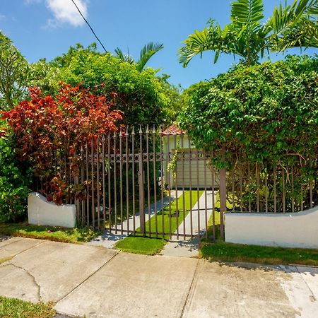 Entire Private Beautiful 2 Bedroom Plus Den House With Gated Front&Back Yard And Free Parking 10Min Drive To Miami Beach Εξωτερικό φωτογραφία