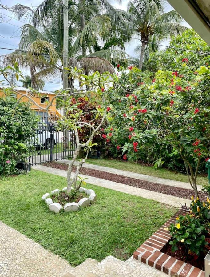 Entire Private Beautiful 2 Bedroom Plus Den House With Gated Front&Back Yard And Free Parking 10Min Drive To Miami Beach Εξωτερικό φωτογραφία