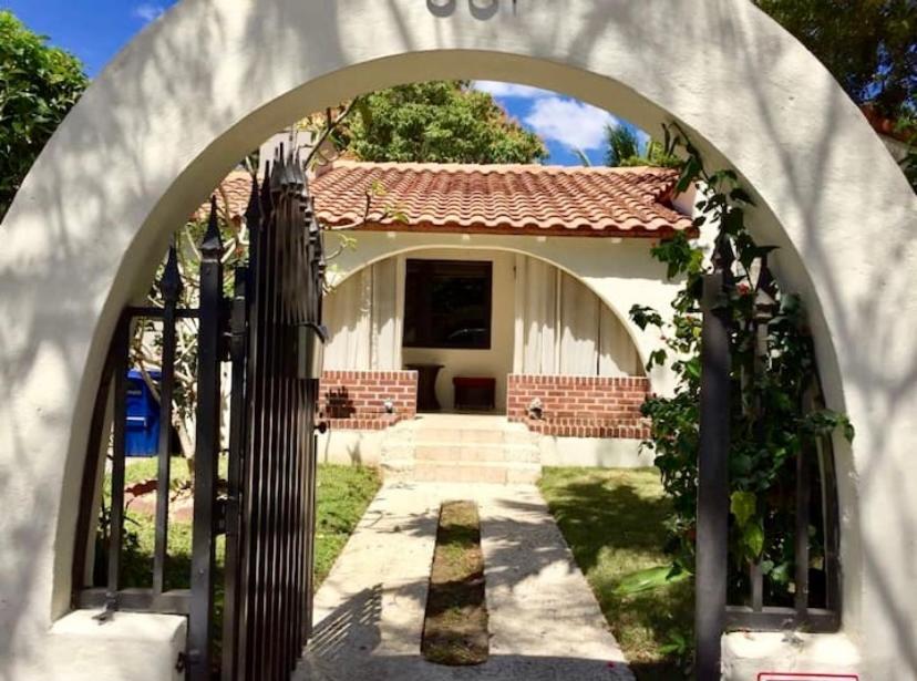 Entire Private Beautiful 2 Bedroom Plus Den House With Gated Front&Back Yard And Free Parking 10Min Drive To Miami Beach Εξωτερικό φωτογραφία