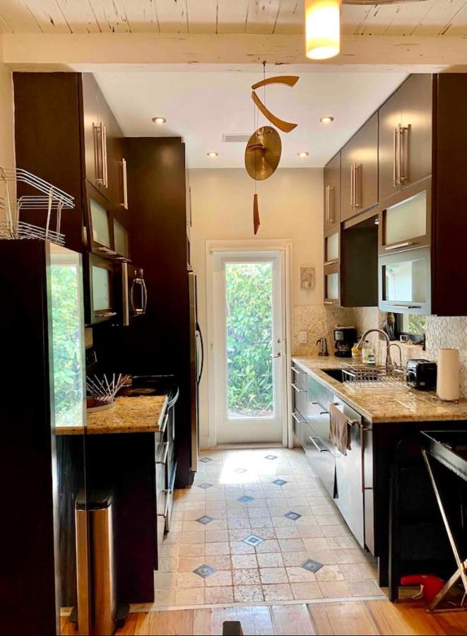 Entire Private Beautiful 2 Bedroom Plus Den House With Gated Front&Back Yard And Free Parking 10Min Drive To Miami Beach Εξωτερικό φωτογραφία