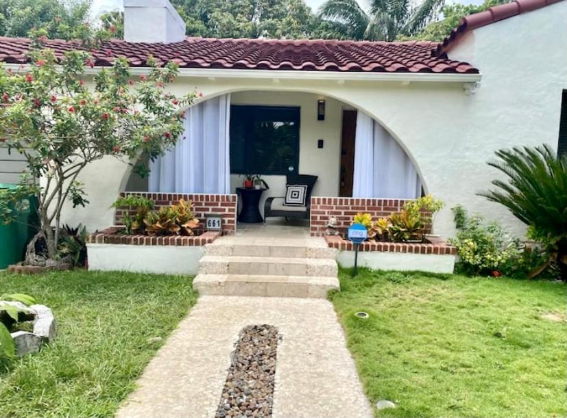 Entire Private Beautiful 2 Bedroom Plus Den House With Gated Front&Back Yard And Free Parking 10Min Drive To Miami Beach Εξωτερικό φωτογραφία