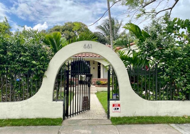 Entire Private Beautiful 2 Bedroom Plus Den House With Gated Front&Back Yard And Free Parking 10Min Drive To Miami Beach Εξωτερικό φωτογραφία