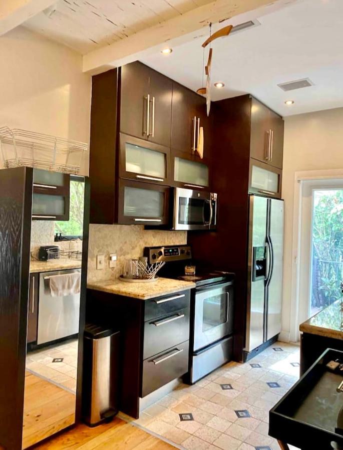 Entire Private Beautiful 2 Bedroom Plus Den House With Gated Front&Back Yard And Free Parking 10Min Drive To Miami Beach Εξωτερικό φωτογραφία