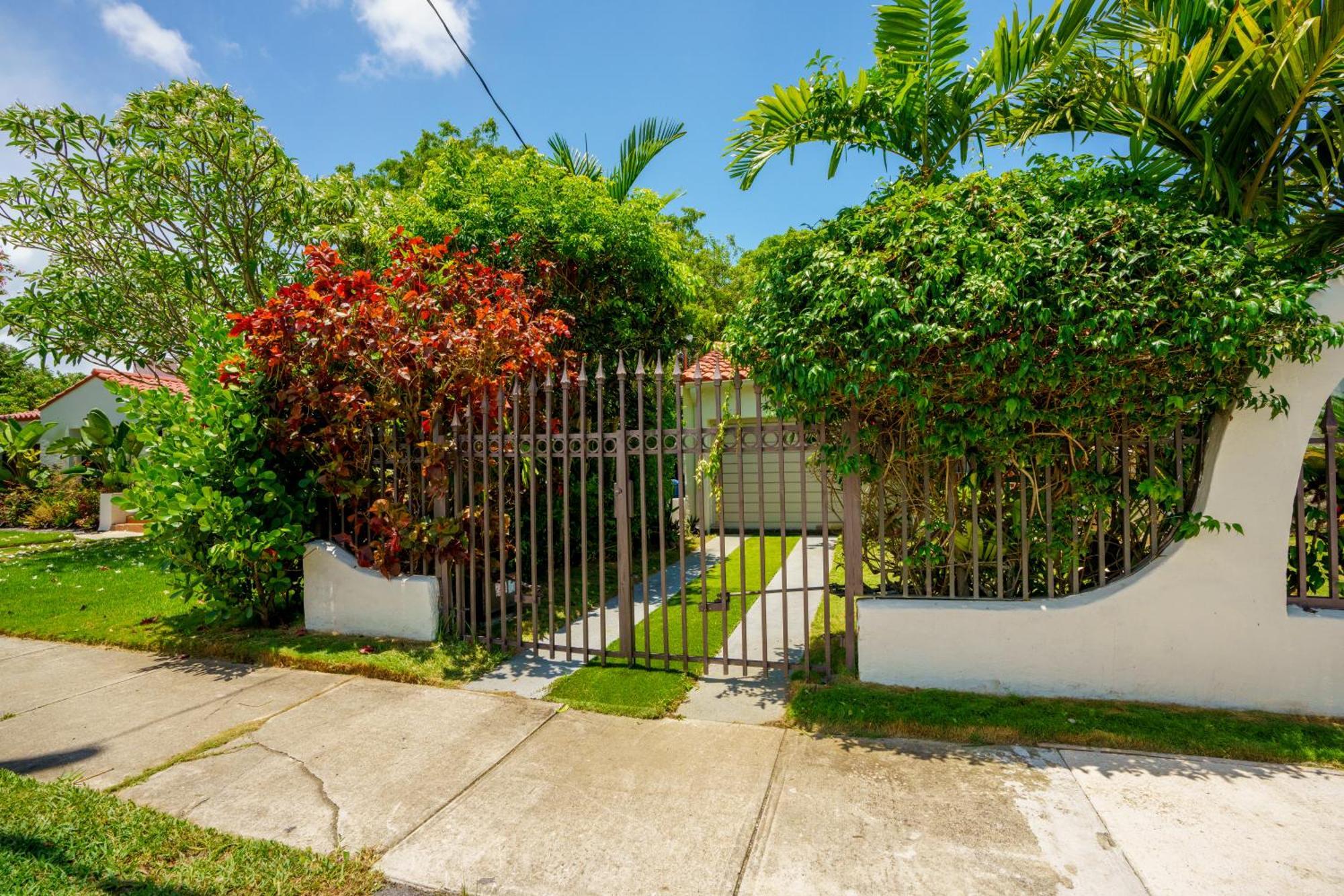 Entire Private Beautiful 2 Bedroom Plus Den House With Gated Front&Back Yard And Free Parking 10Min Drive To Miami Beach Εξωτερικό φωτογραφία