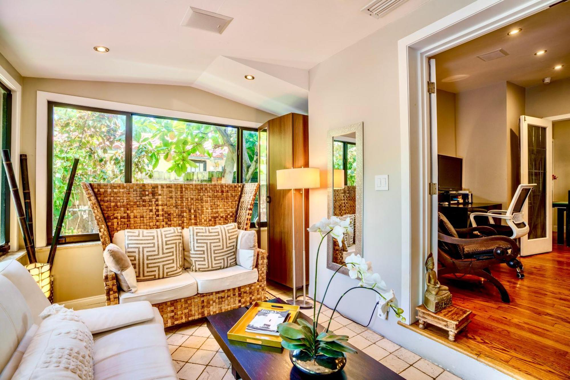 Entire Private Beautiful 2 Bedroom Plus Den House With Gated Front&Back Yard And Free Parking 10Min Drive To Miami Beach Εξωτερικό φωτογραφία